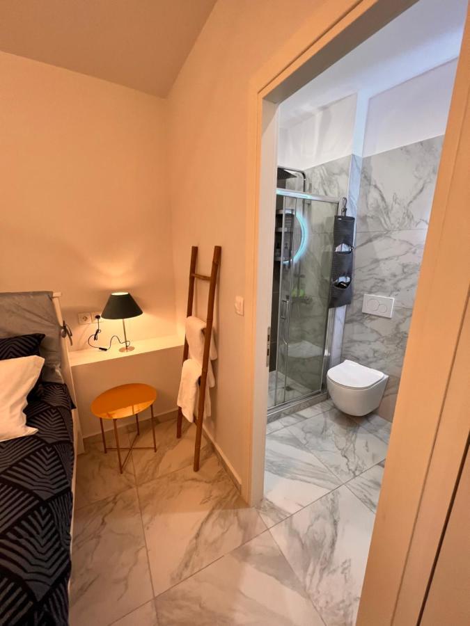 Casa De Tres Hermanos In The Heart Of Athen Exterior foto